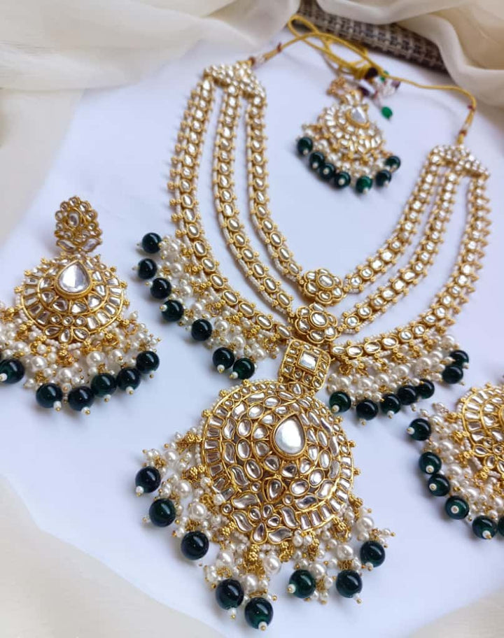 Stylish Mala Set With Teeka