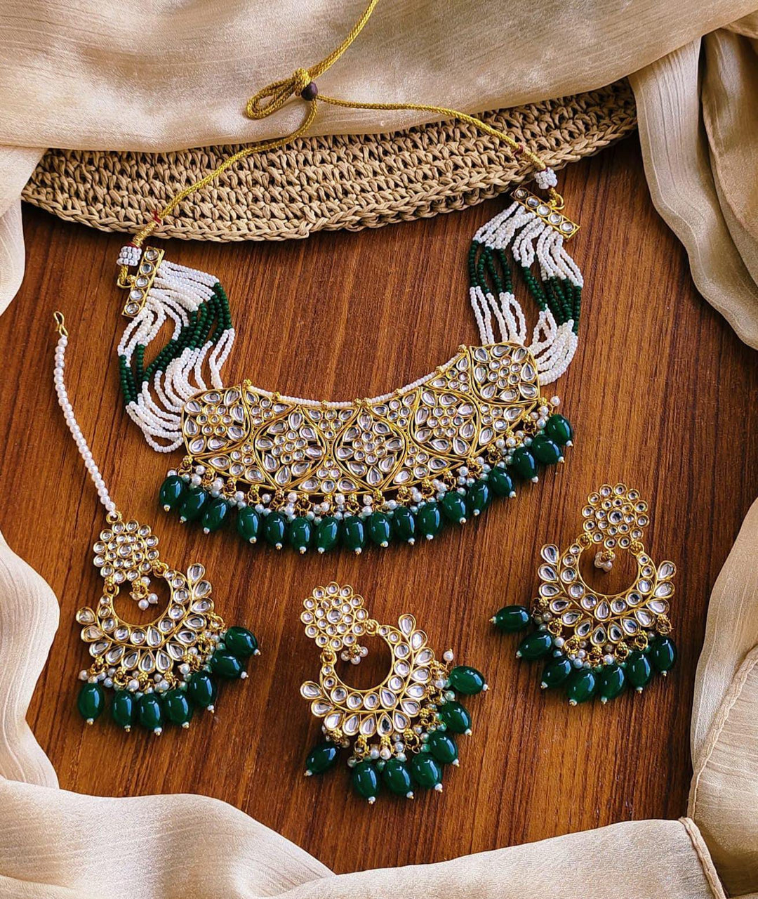 Stylish Choker Set With Teeka