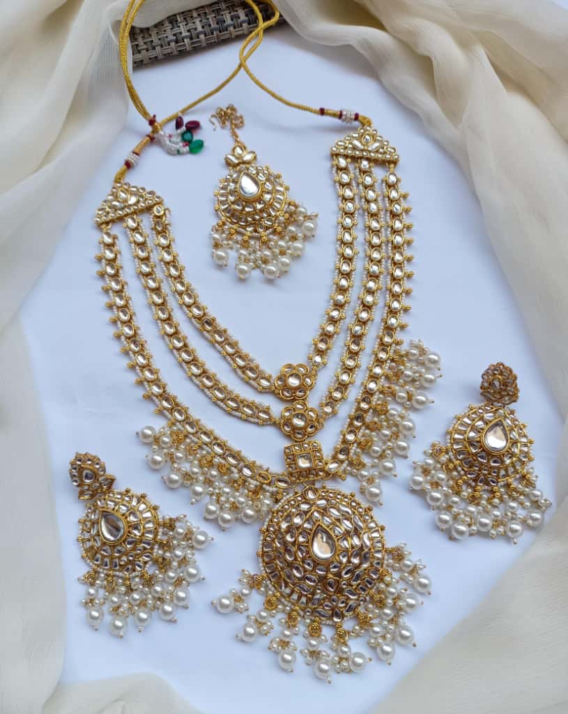 Stylish Mala Set With Teeka