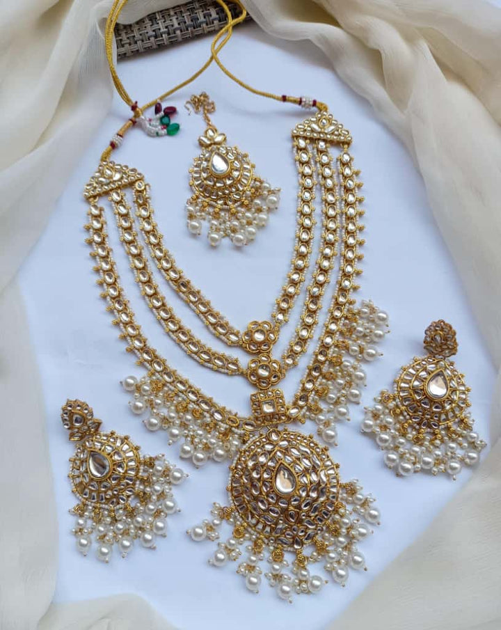 Stylish Mala Set With Teeka