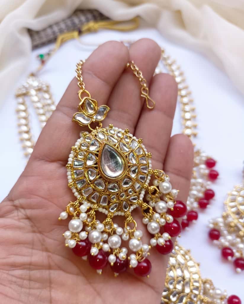 Stylish Mala Set With Teeka