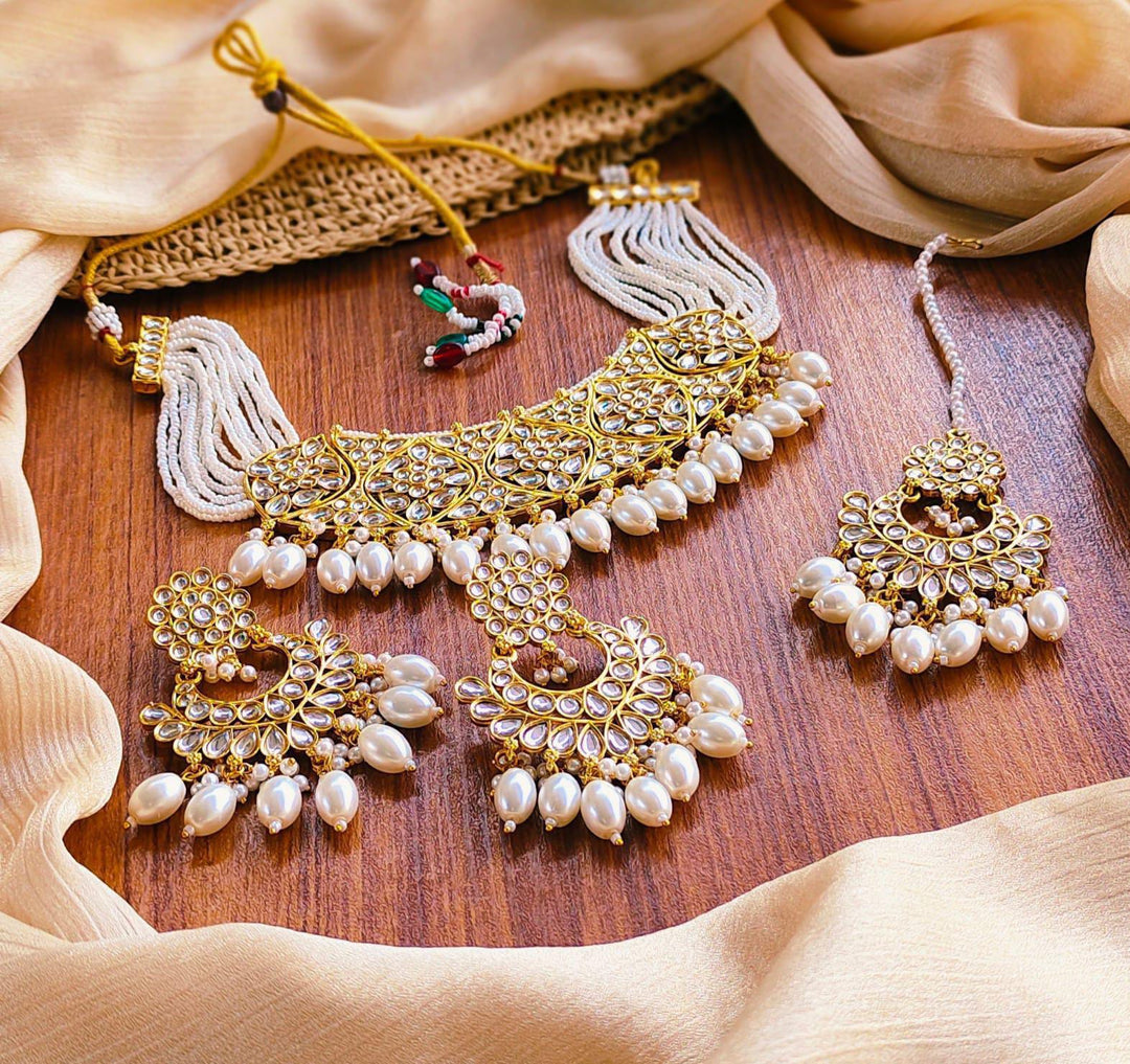 Stylish Choker Set With Teeka