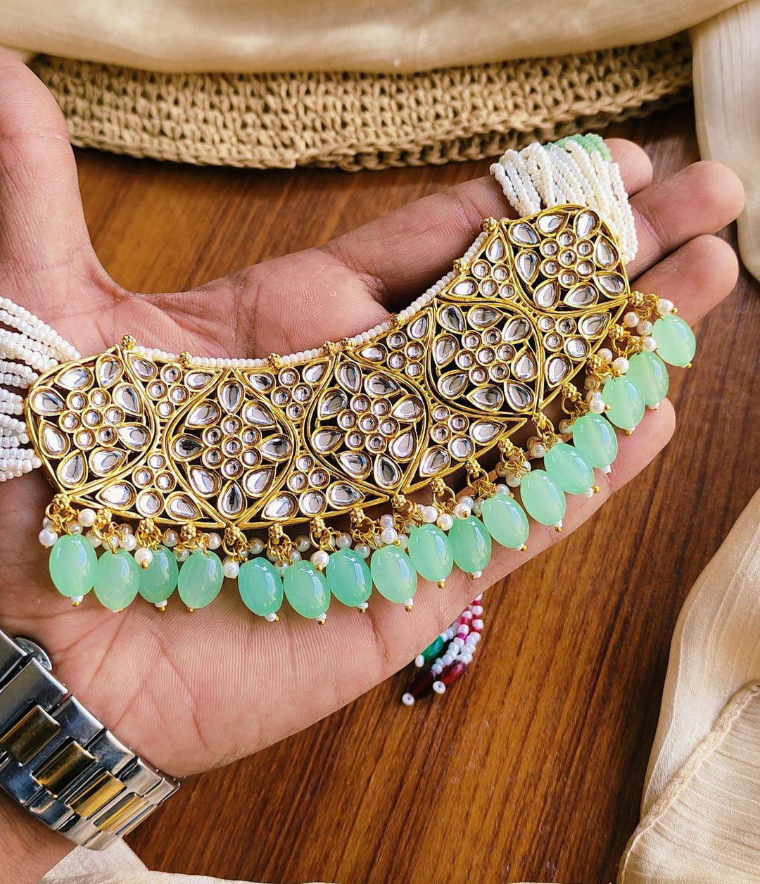 Stylish Choker Set With Teeka