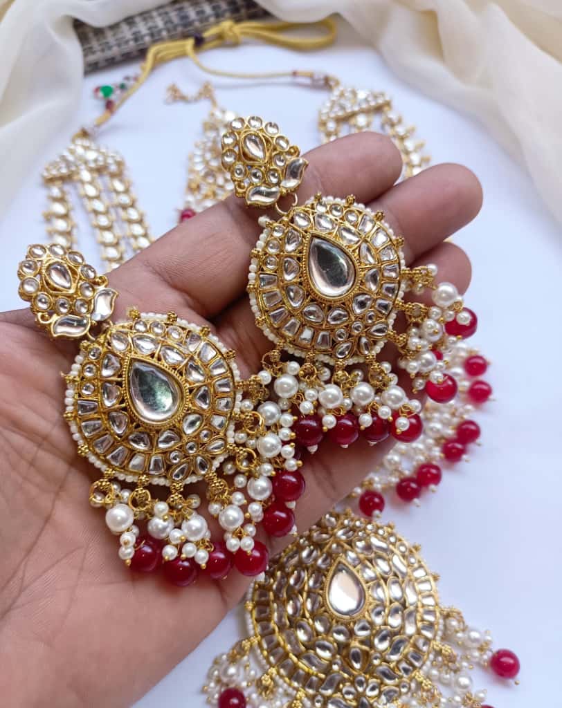 Stylish Mala Set With Teeka