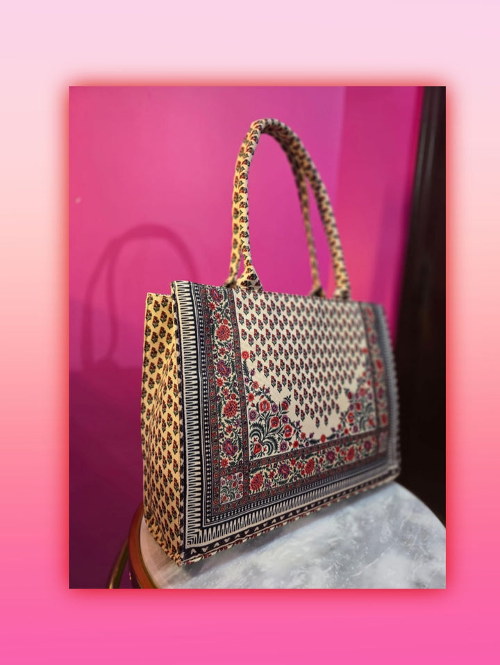 CANVAS BAGS MOST DEMANDABLE