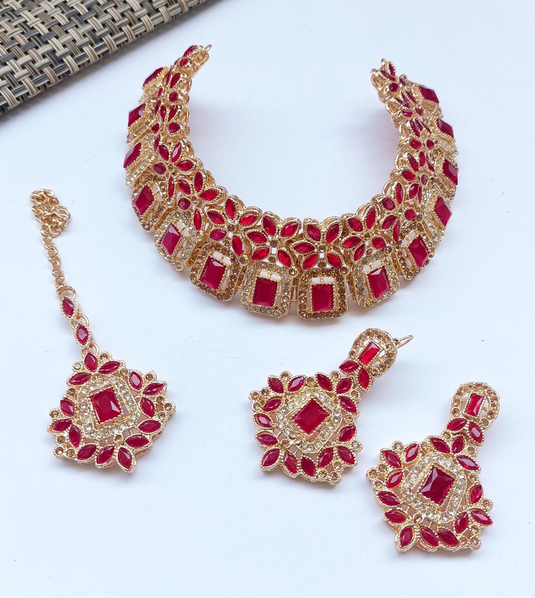stylish neckless set