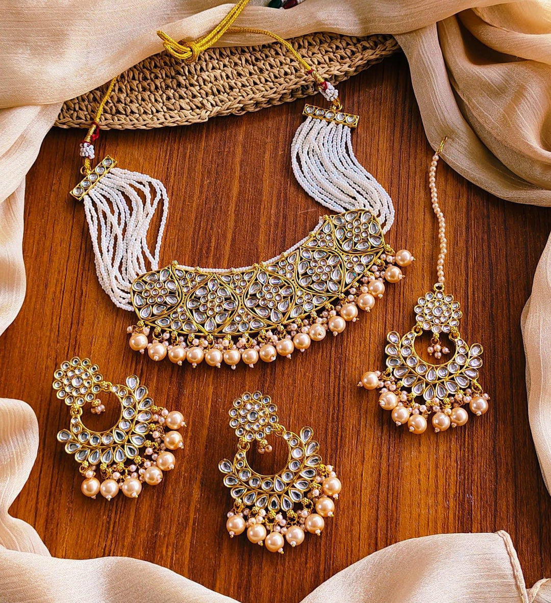 Stylish Choker Set With Teeka