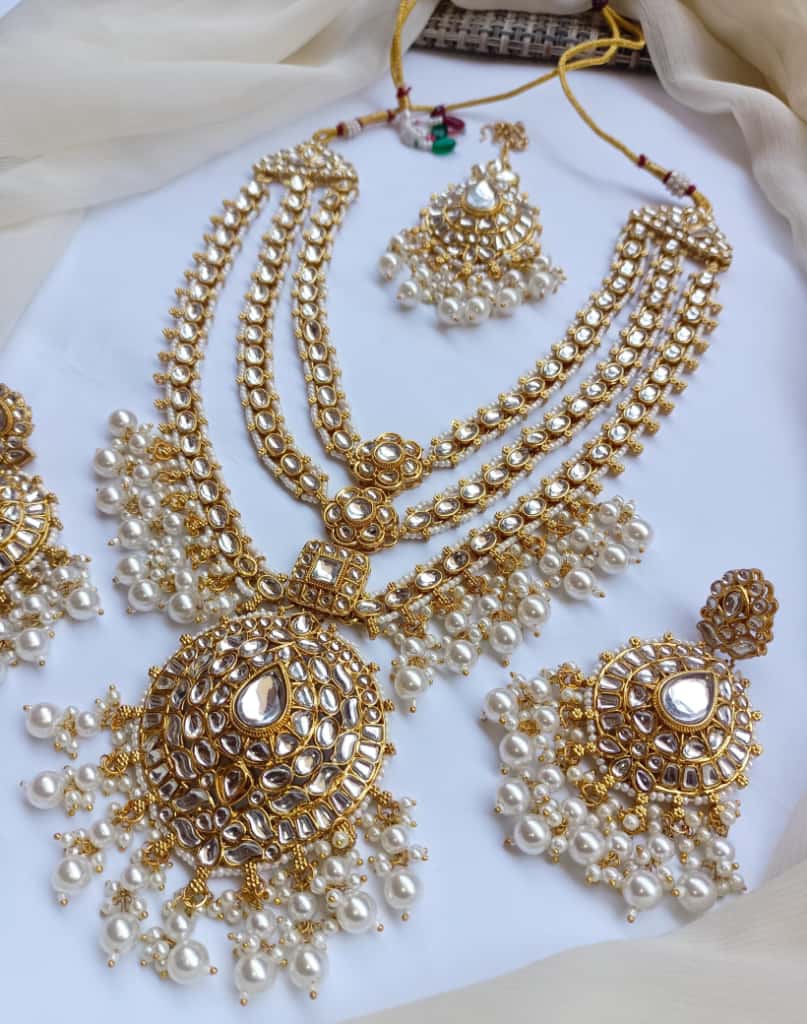 Stylish Mala Set With Teeka