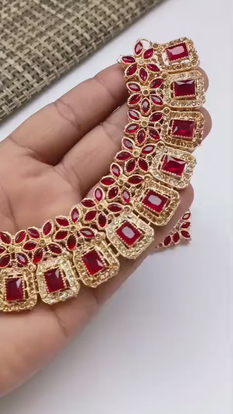 stylish neckless set